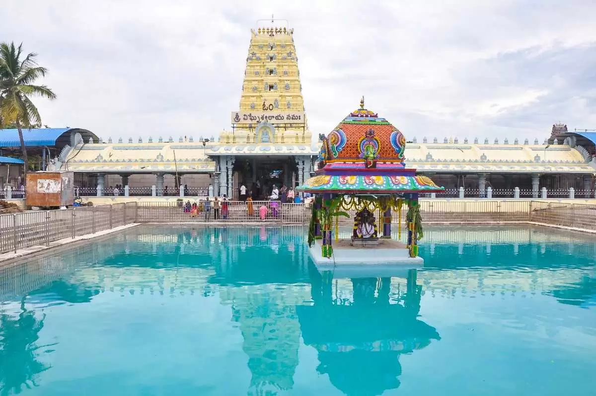 కాణిపాకం వినాయక దేవాలయం — ఆలయాలు