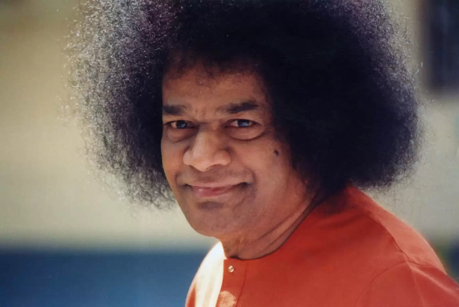 శ్రీ సత్యసాయి బాబా (1926-2011) గౌరవనీయమైన భారతీయ ఆధ్యాత్మిక నాయకుడు