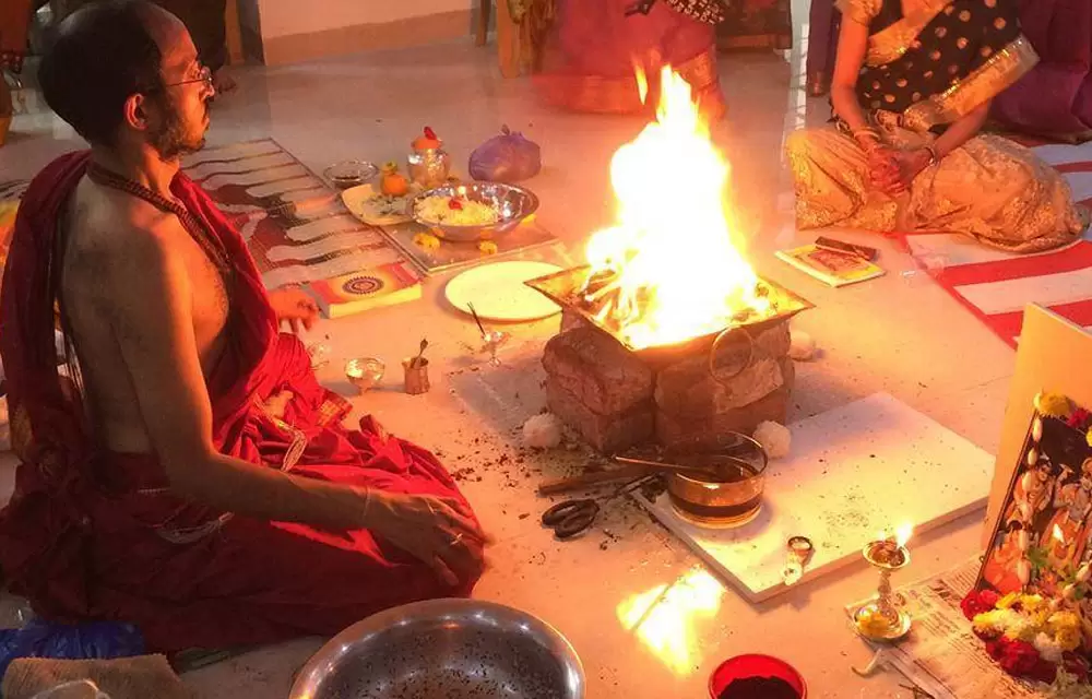 హిందూ గురువులు సూపర్స్టిషన్ను ఎలా ఎదుర్కొంటారు