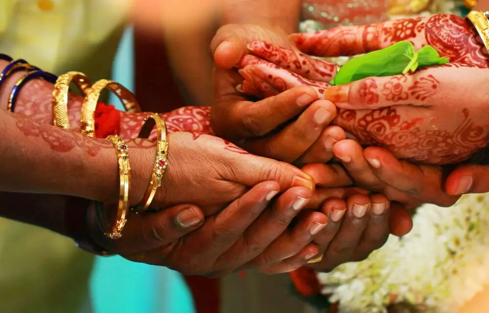 పిల్లలకు పెళ్లి చెయ్యలేని పరిస్థితి – తల్లితండ్రుల ఆందోళన
