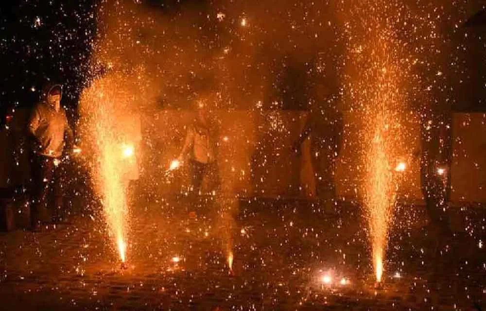 ఢిల్లీలో దీపావళి టపాసుల మార్గదర్శకాలు 2026: పండుగ వేడుకలకు పూర్తి నిబంధనలు మరియు భద్రతా చిట్కాలు