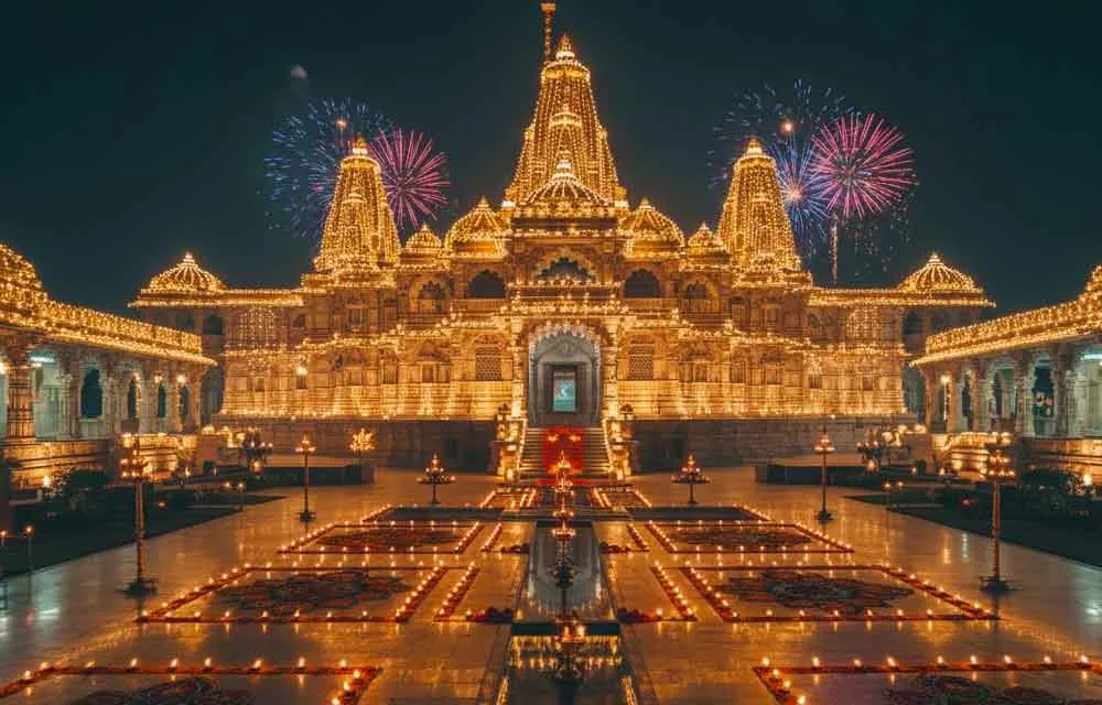 భారతీయ ఆలయాల్లో దీపావళి వేడుకలు 2026: దీపాల పండుగకు సమగ్ర మార్గదర్శి — పండుగలు