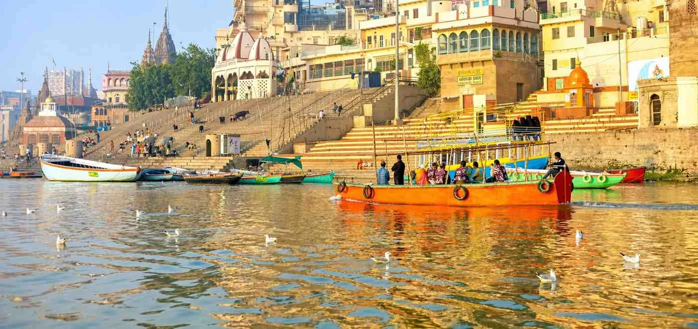 కాశీ విశ్వనాథ ఆలయం — బంగారు గోపురం